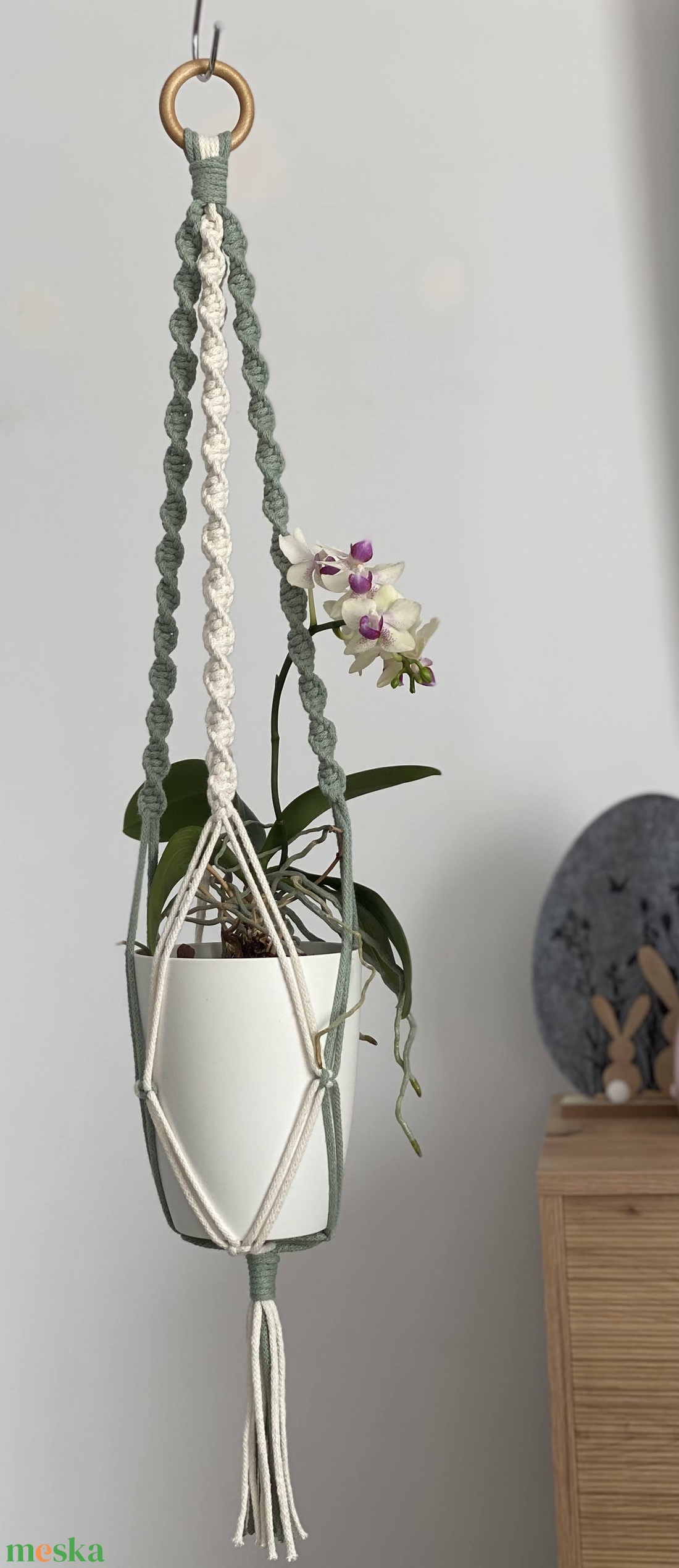 Virágtartó, makramé, almazöld és krémszínű - otthon & életmód - virágdekoráció - virágtartó - függő virágtartó - Meska.hu