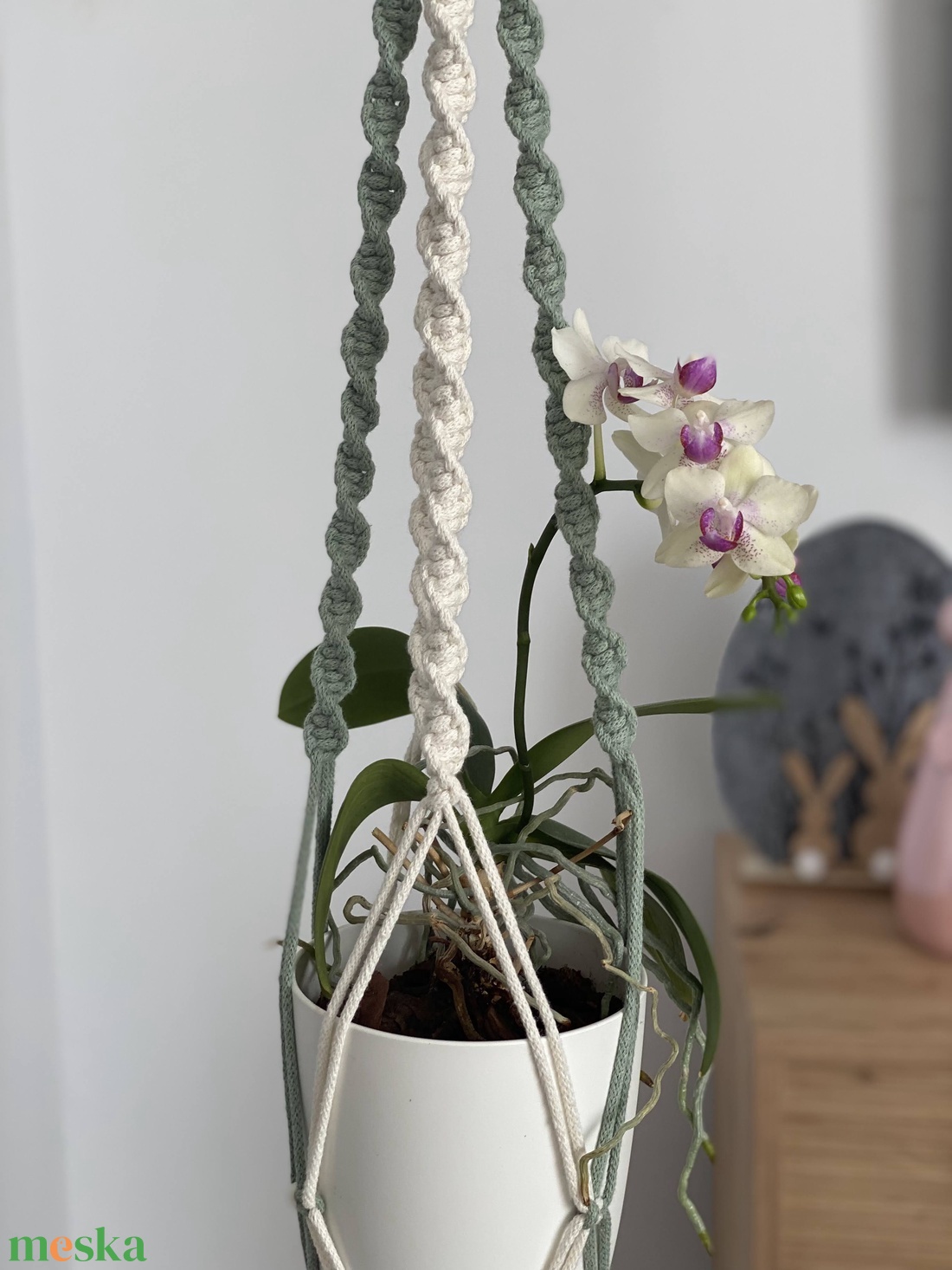 Virágtartó, makramé, almazöld és krémszínű - otthon & életmód - virágdekoráció - virágtartó - függő virágtartó - Meska.hu