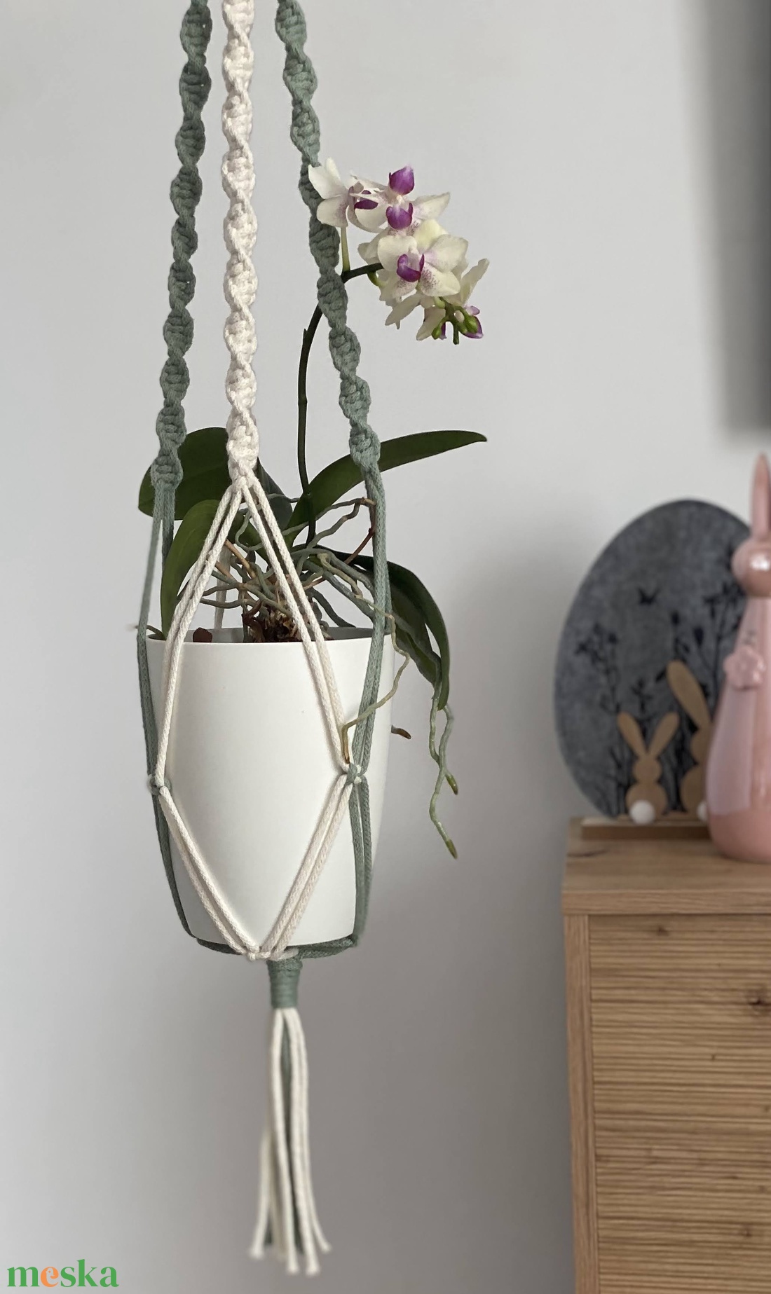 Virágtartó, makramé, almazöld és krémszínű - otthon & életmód - virágdekoráció - virágtartó - függő virágtartó - Meska.hu
