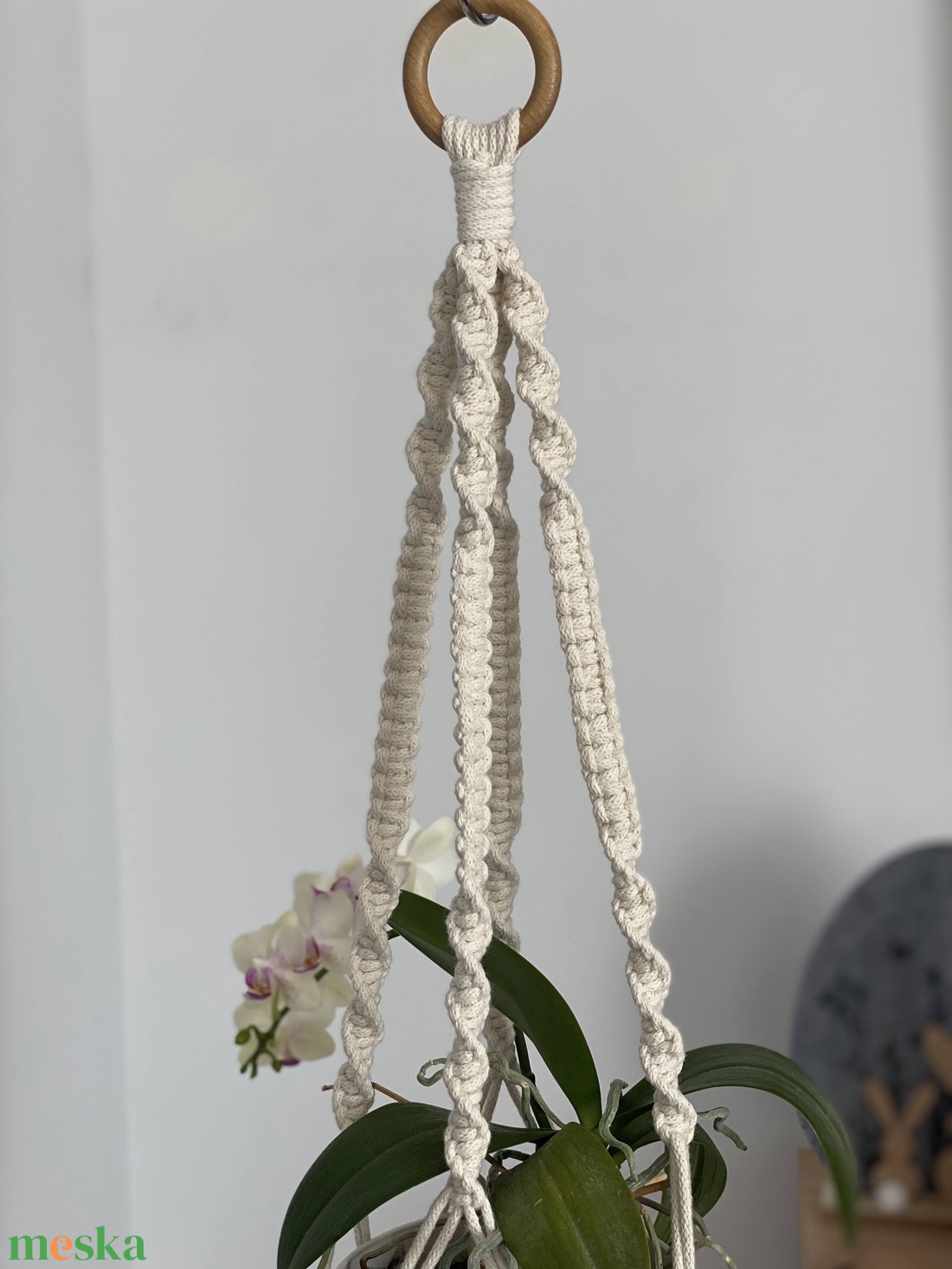 Virágtartó, makramé, krémszínű - otthon & életmód - virágdekoráció - virágtartó - függő virágtartó - Meska.hu