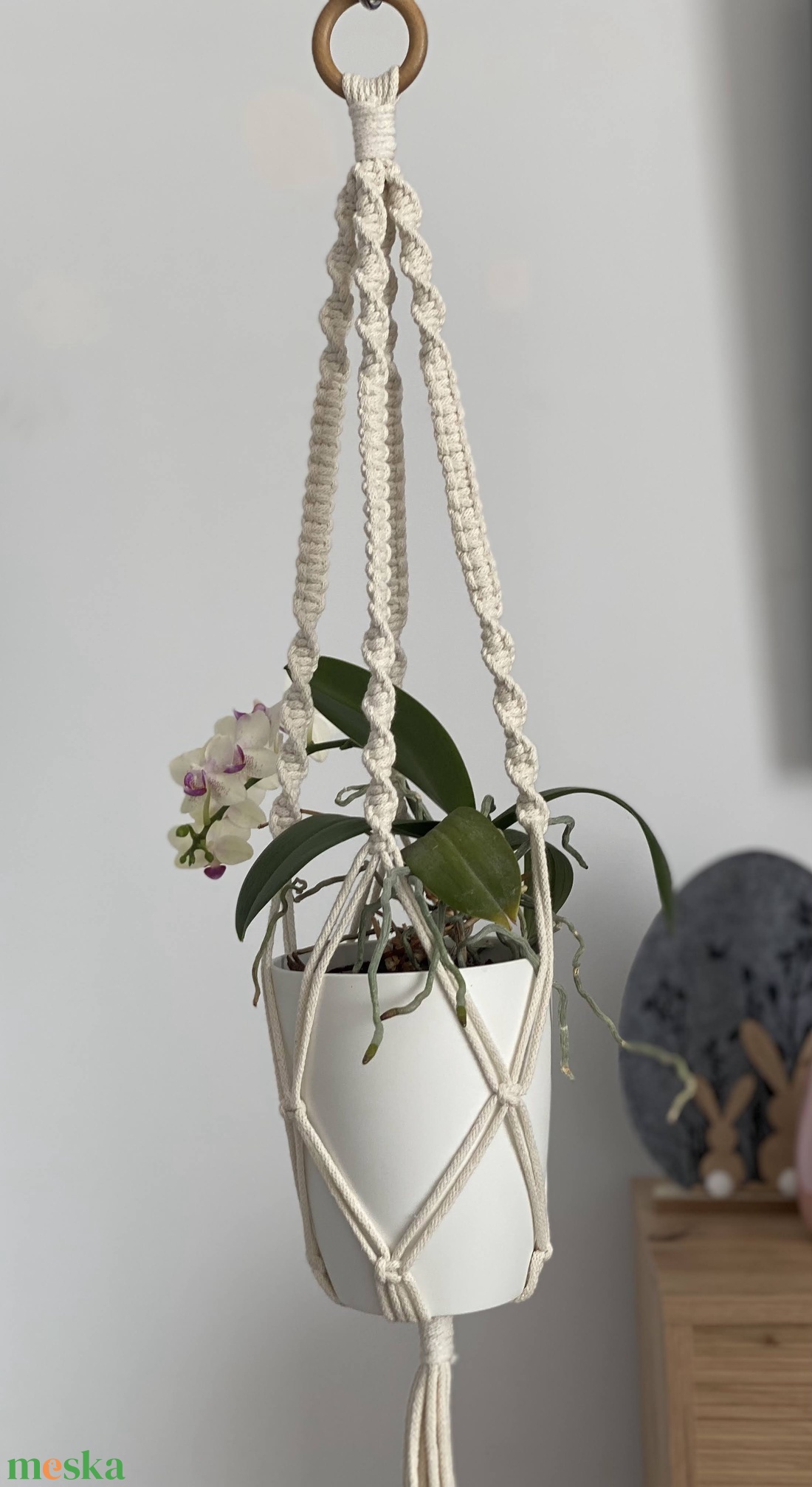 Virágtartó, makramé, krémszínű - otthon & életmód - virágdekoráció - virágtartó - függő virágtartó - Meska.hu