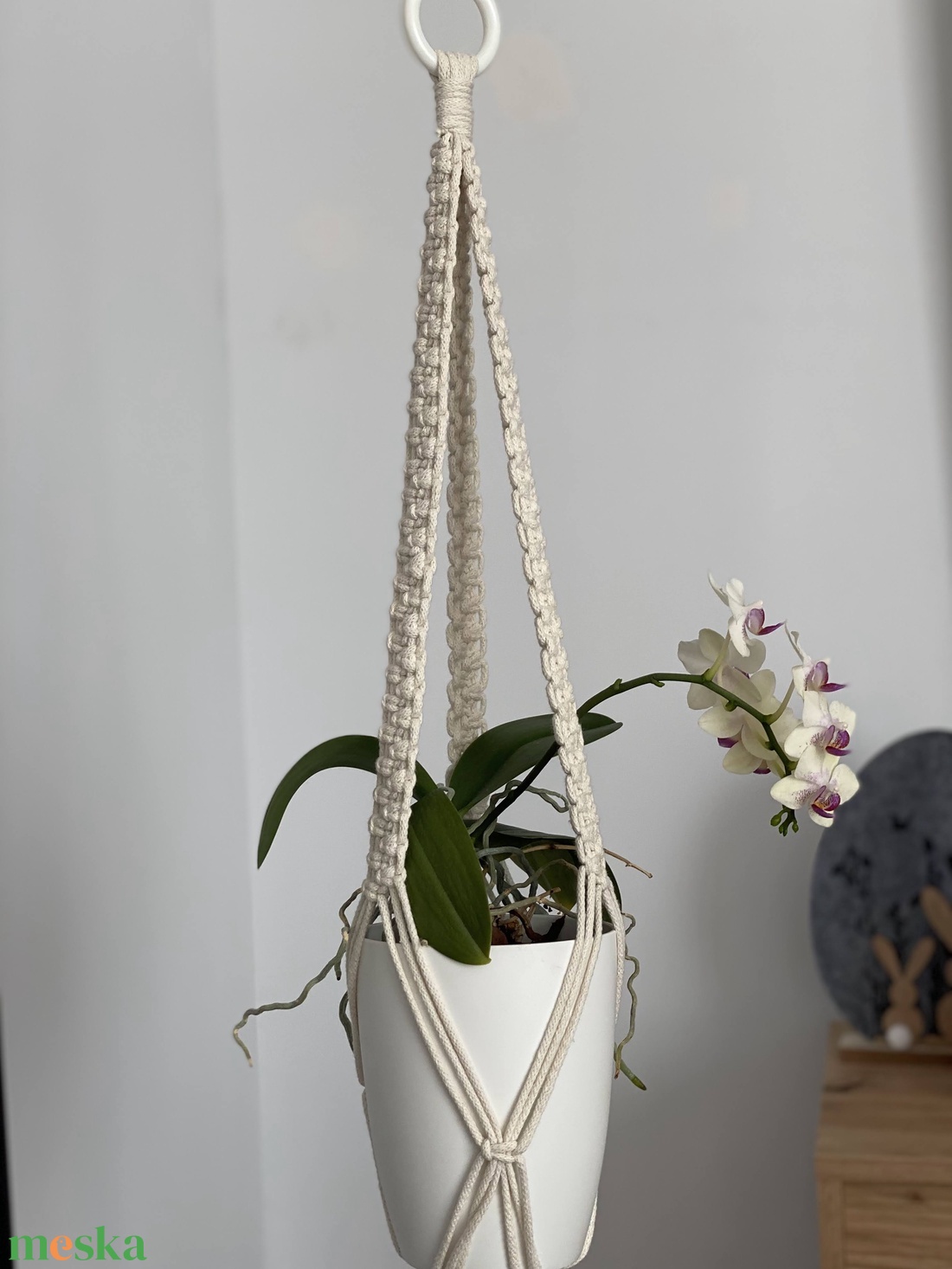 Virágtartó, makramé, krémszínű - otthon & életmód - virágdekoráció - virágtartó - függő virágtartó - Meska.hu