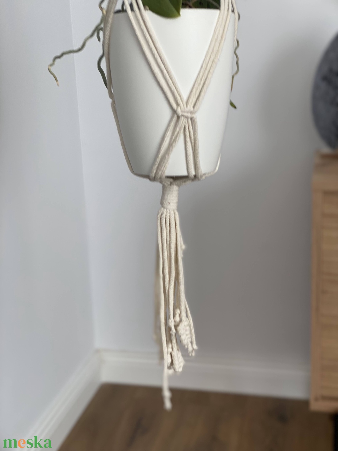 Virágtartó, makramé, krémszínű - otthon & életmód - virágdekoráció - virágtartó - függő virágtartó - Meska.hu