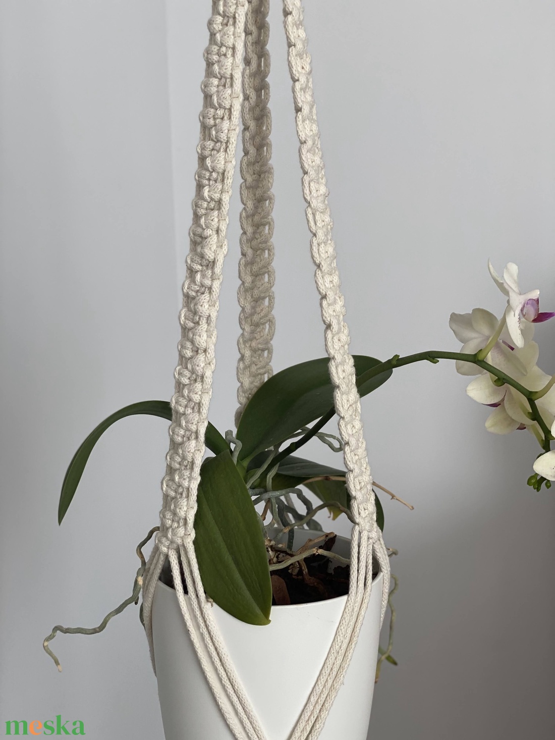 Virágtartó, makramé, krémszínű - otthon & életmód - virágdekoráció - virágtartó - függő virágtartó - Meska.hu