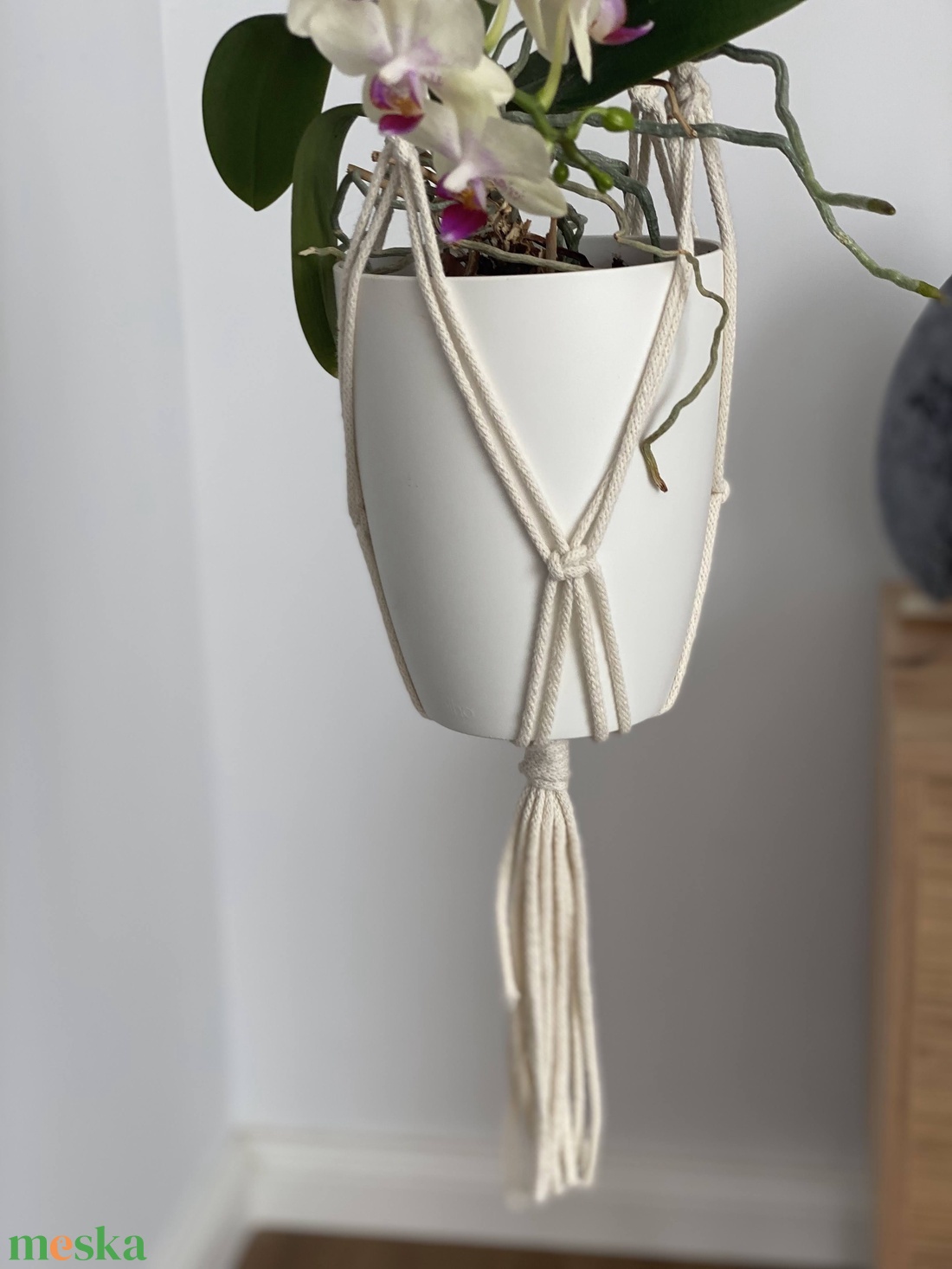 Virágtartó, makramé, krémszínű - otthon & életmód - virágdekoráció - virágtartó - függő virágtartó - Meska.hu