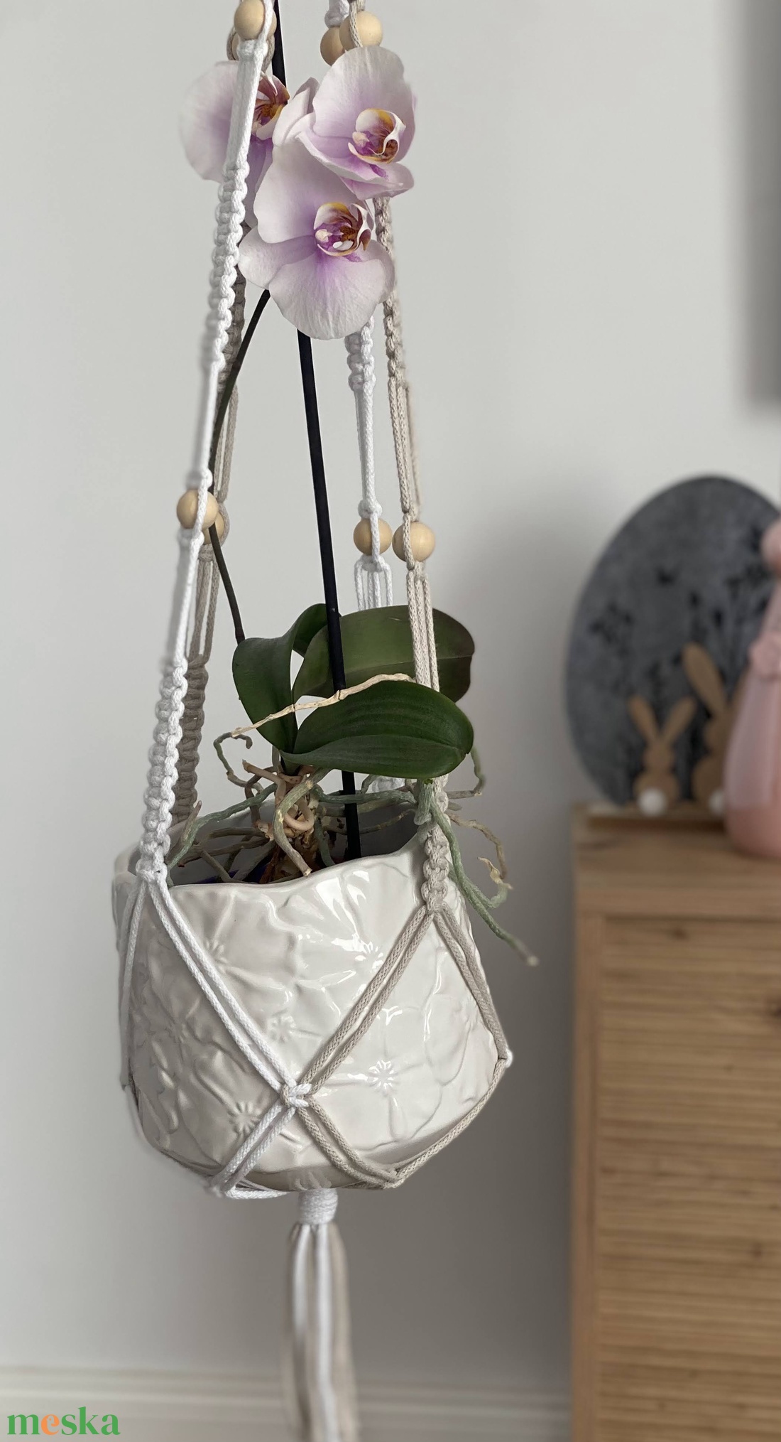 Virágtartó, makramé, krém és fehér színű - otthon & életmód - virágdekoráció - virágtartó - függő virágtartó - Meska.hu