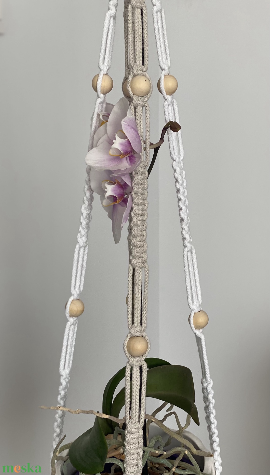 Virágtartó, makramé, krém és fehér színű - otthon & életmód - virágdekoráció - virágtartó - függő virágtartó - Meska.hu