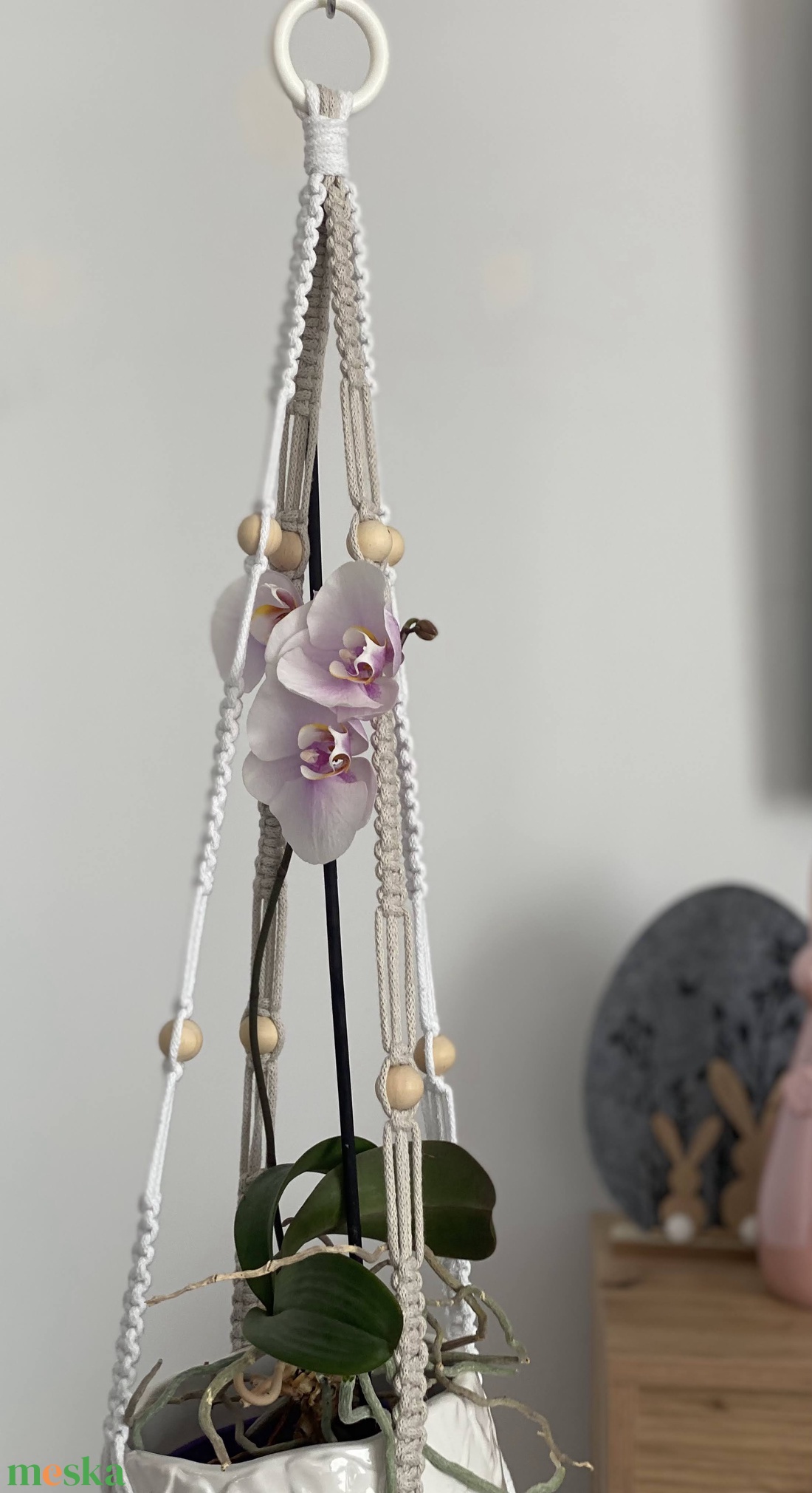 Virágtartó, makramé, krém és fehér színű - otthon & életmód - virágdekoráció - virágtartó - függő virágtartó - Meska.hu