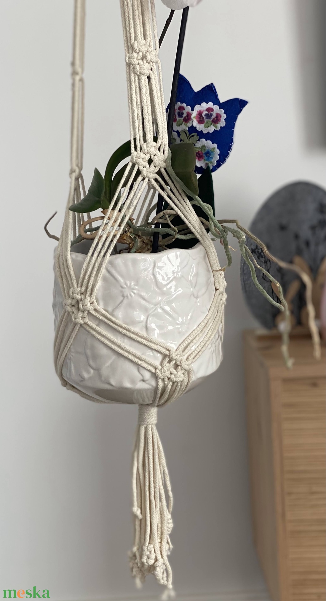 Virágtartó, makramé, krémszínű - otthon & életmód - virágdekoráció - virágtartó - függő virágtartó - Meska.hu