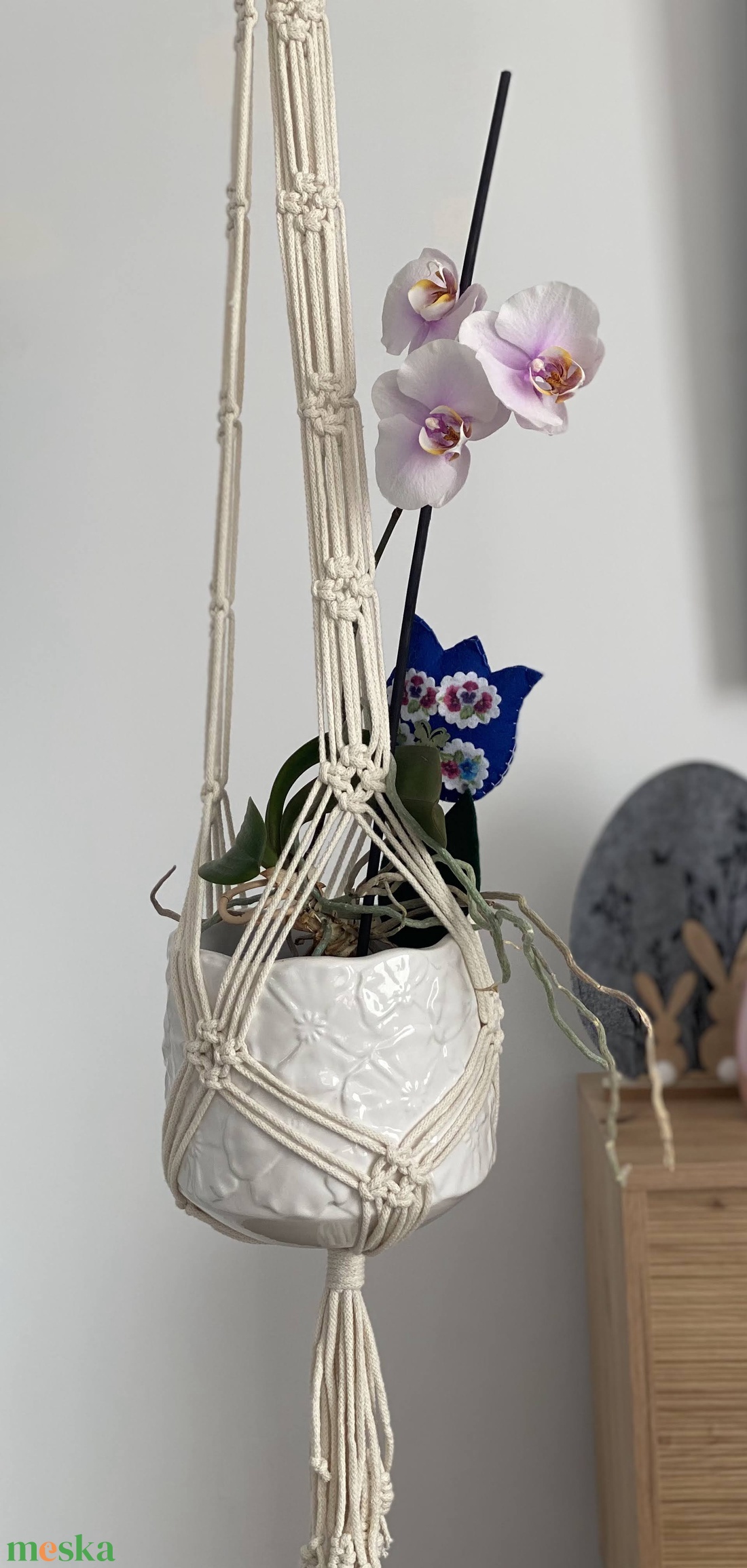 Virágtartó, makramé, krémszínű - otthon & életmód - virágdekoráció - virágtartó - függő virágtartó - Meska.hu