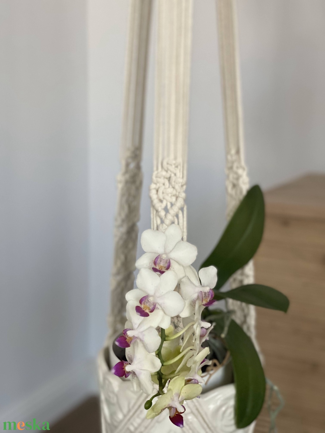 Virágtartó, makramé, világos bézs - otthon & életmód - virágdekoráció - virágtartó - függő virágtartó - Meska.hu