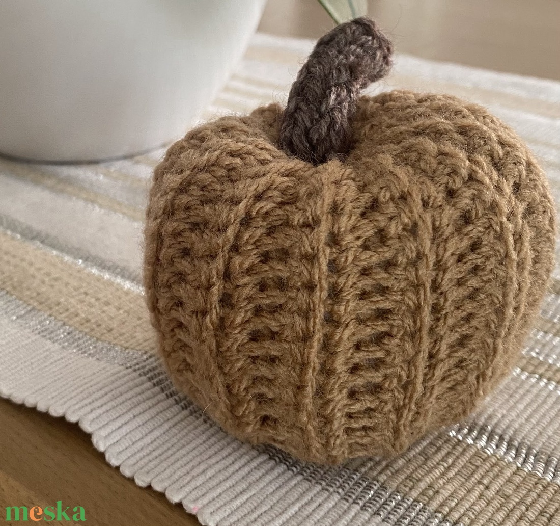 Horgolt haloweeni dísztök - otthon & életmód - dekoráció - halloween - halloweeni tök - Meska.hu