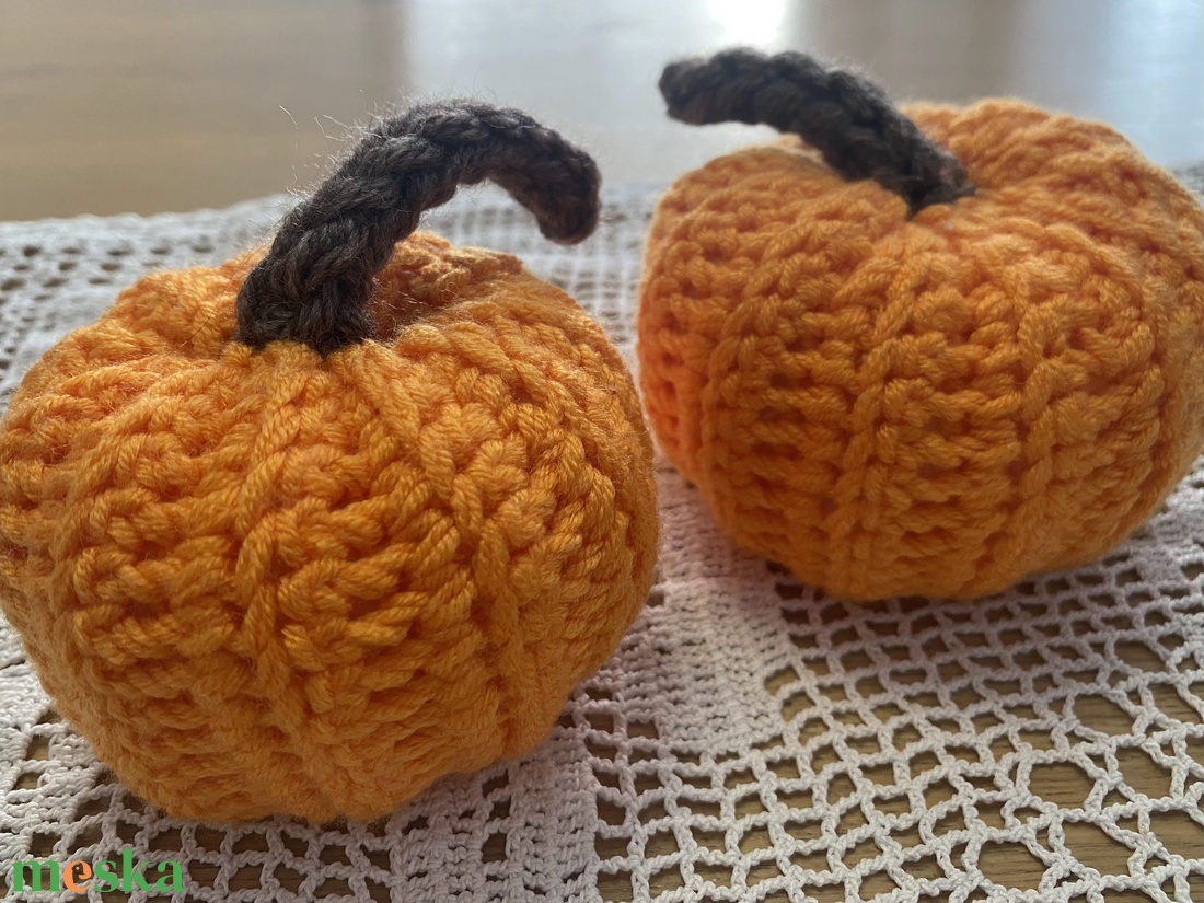 Horgolt haloweeni dísztök - otthon & életmód - dekoráció - halloween - halloweeni tök - Meska.hu