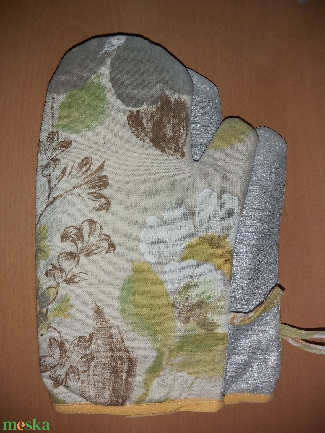Edényfogó kesztyűpár - otthon & életmód - konyhafelszerelés, tálalás - konyhai textil - edényfogó & edényfedő - Meska.hu Edényfogó kesztyűpár - otthon & életmód - konyhafelszerelés, tálalás - konyhai textil - edényfogó & edényfedő - Meska.hu