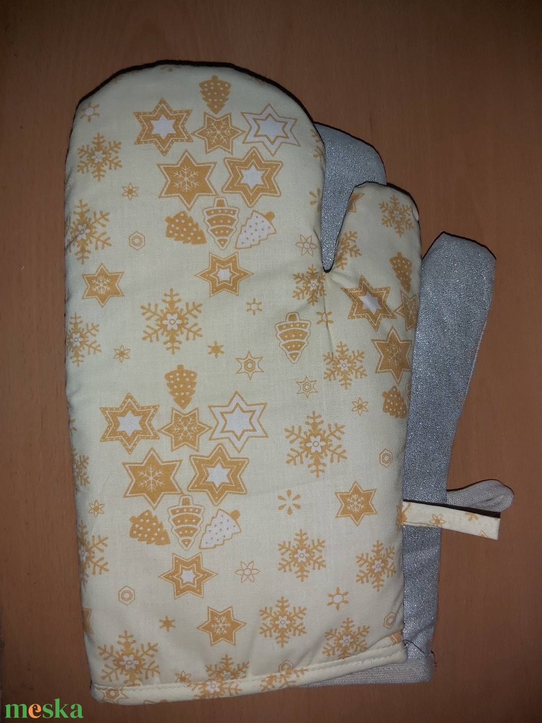 Edényfogó kesztyűpár - otthon & életmód - konyhafelszerelés, tálalás - konyhai textil - edényfogó & edényfedő - Meska.hu Edényfogó kesztyűpár - otthon & életmód - konyhafelszerelés, tálalás - konyhai textil - edényfogó & edényfedő - Meska.hu