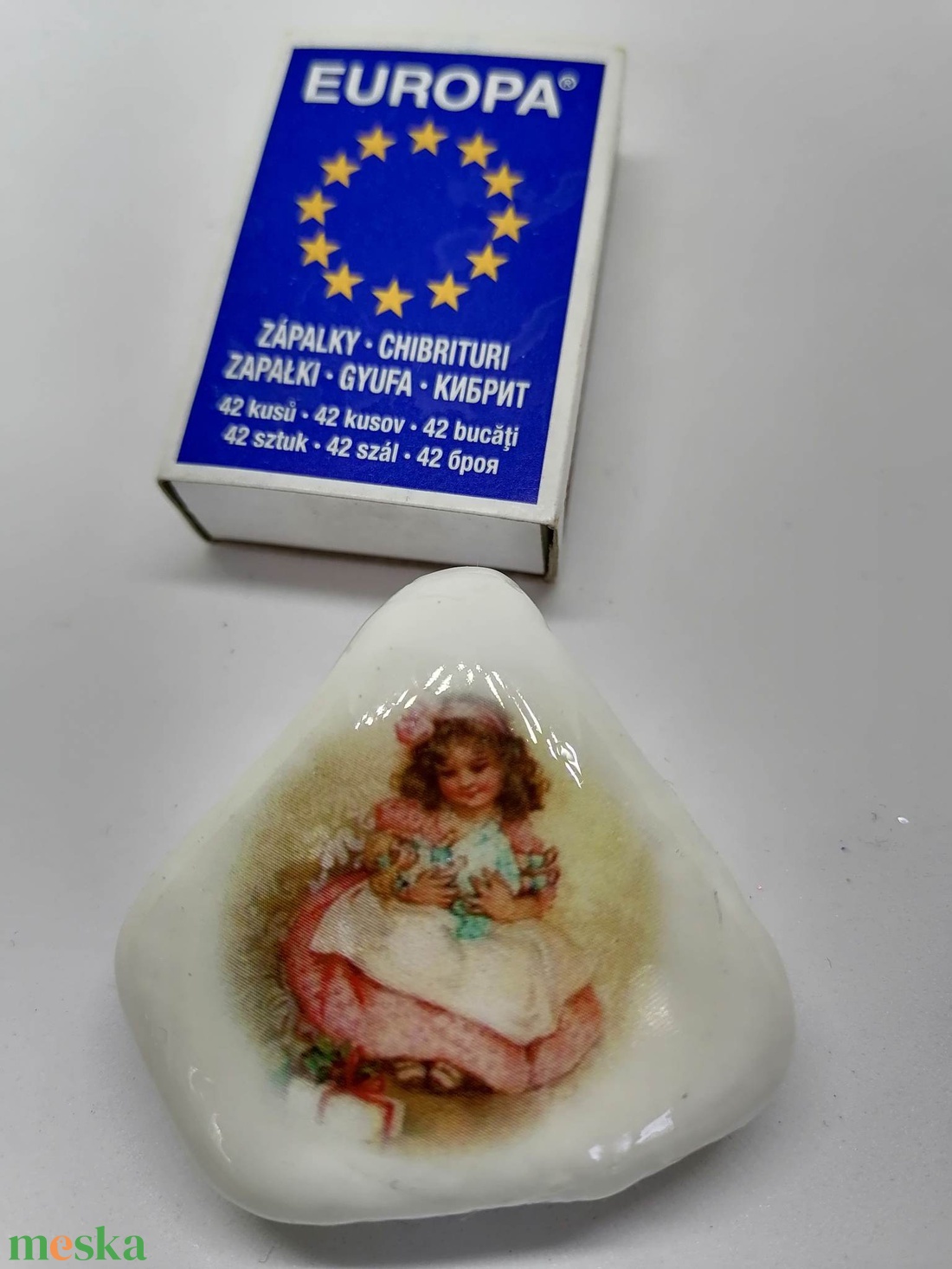 Kislány babával kavics - otthon & lakás - dekoráció - asztal és polc dekoráció - kavics & kő - Meska.hu Kislány babával kavics - otthon & lakás - dekoráció - asztal és polc dekoráció - kavics & kő - Meska.hu