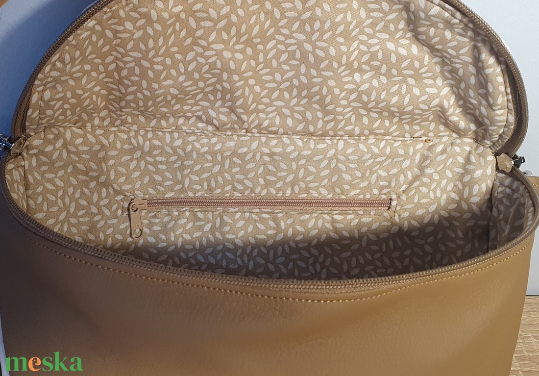 Oldaltáska barna-fehér steppelt - táska & tok - kézitáska & válltáska - vállon átvethető táska - Meska.hu