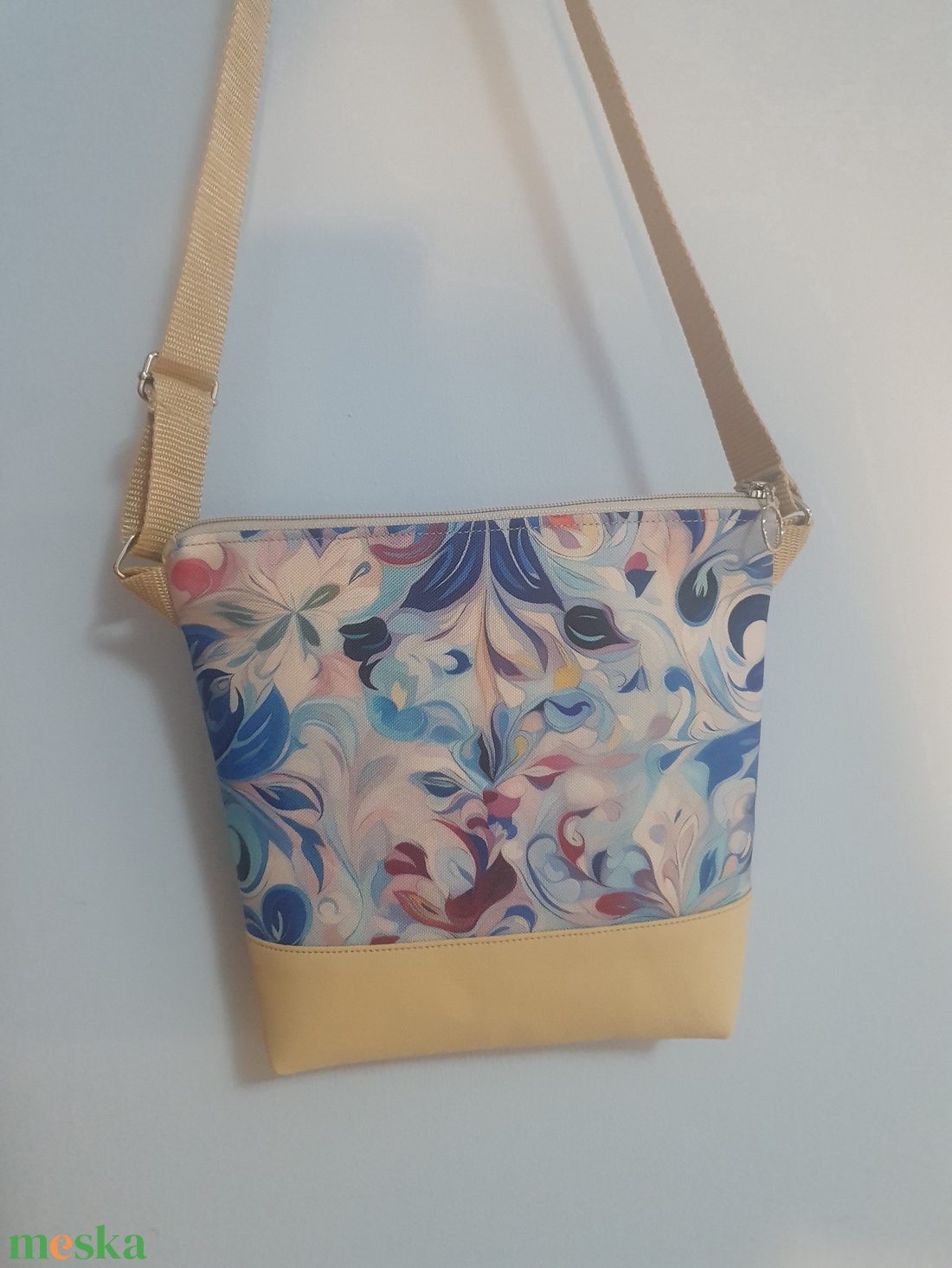 Barna-kék mintás oldaltáska - táska & tok - kézitáska & válltáska - vállon átvethető táska - Meska.hu