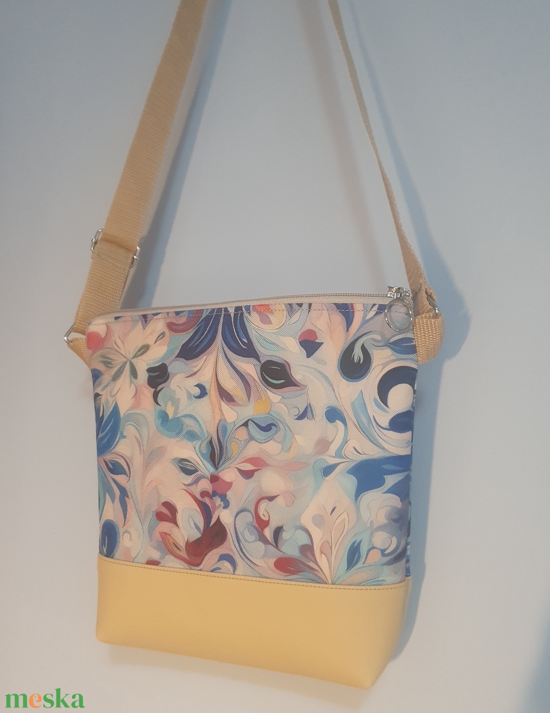 Barna-kék mintás oldaltáska - táska & tok - kézitáska & válltáska - vállon átvethető táska - Meska.hu