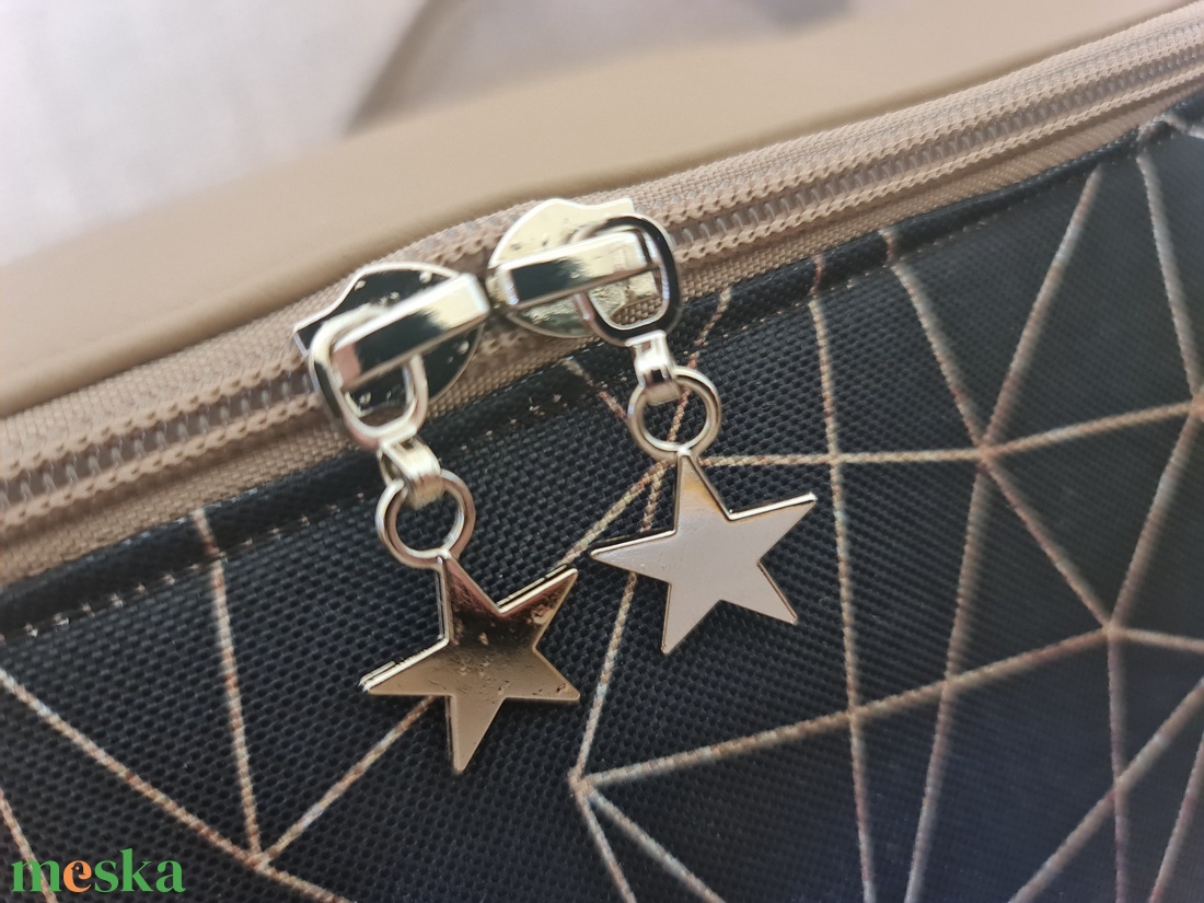 Oldaltáska barna-fekete mintás - táska & tok - kézitáska & válltáska - vállon átvethető táska - Meska.hu