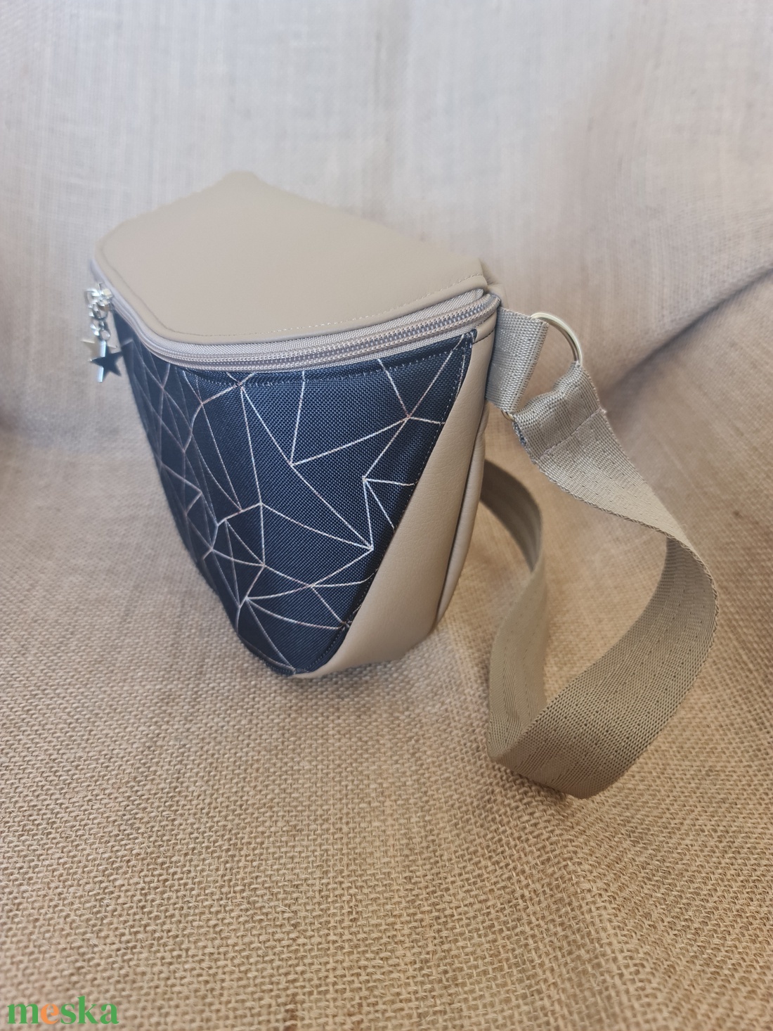 Oldaltáska barna-fekete mintás - táska & tok - kézitáska & válltáska - vállon átvethető táska - Meska.hu