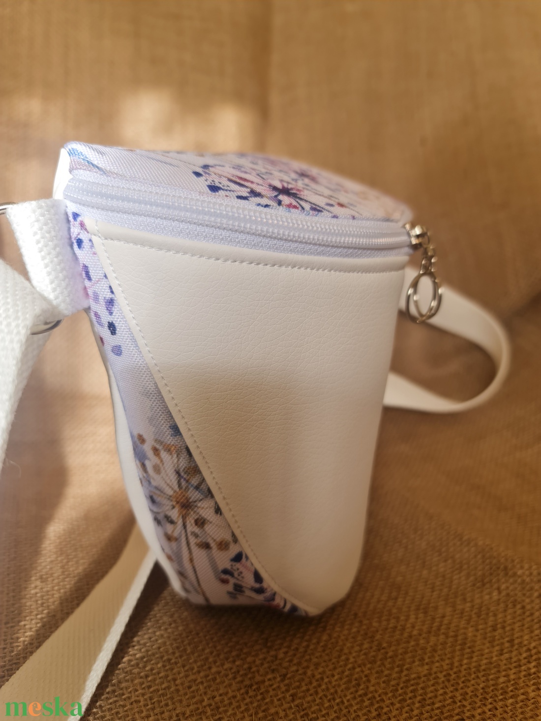 Oldaltáska fehér-pitypang mintás - táska & tok - kézitáska & válltáska - vállon átvethető táska - Meska.hu