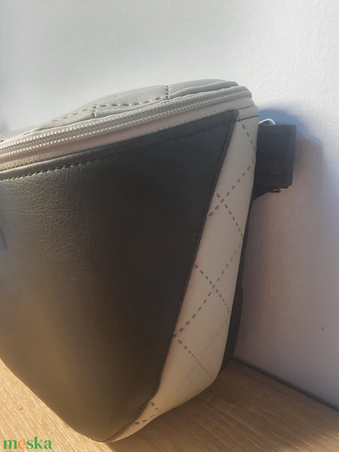 Oldaltáska fekete-szürke steppelt - táska & tok - kézitáska & válltáska - vállon átvethető táska - Meska.hu