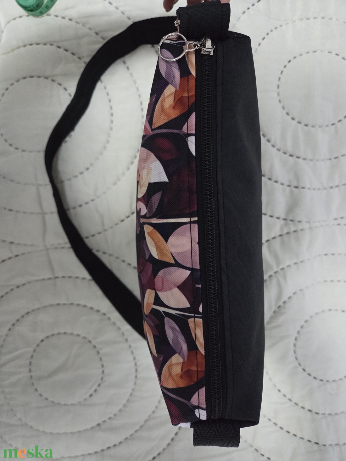 Fekete-leveles oldaltáska - táska & tok - kézitáska & válltáska - vállon átvethető táska - Meska.hu