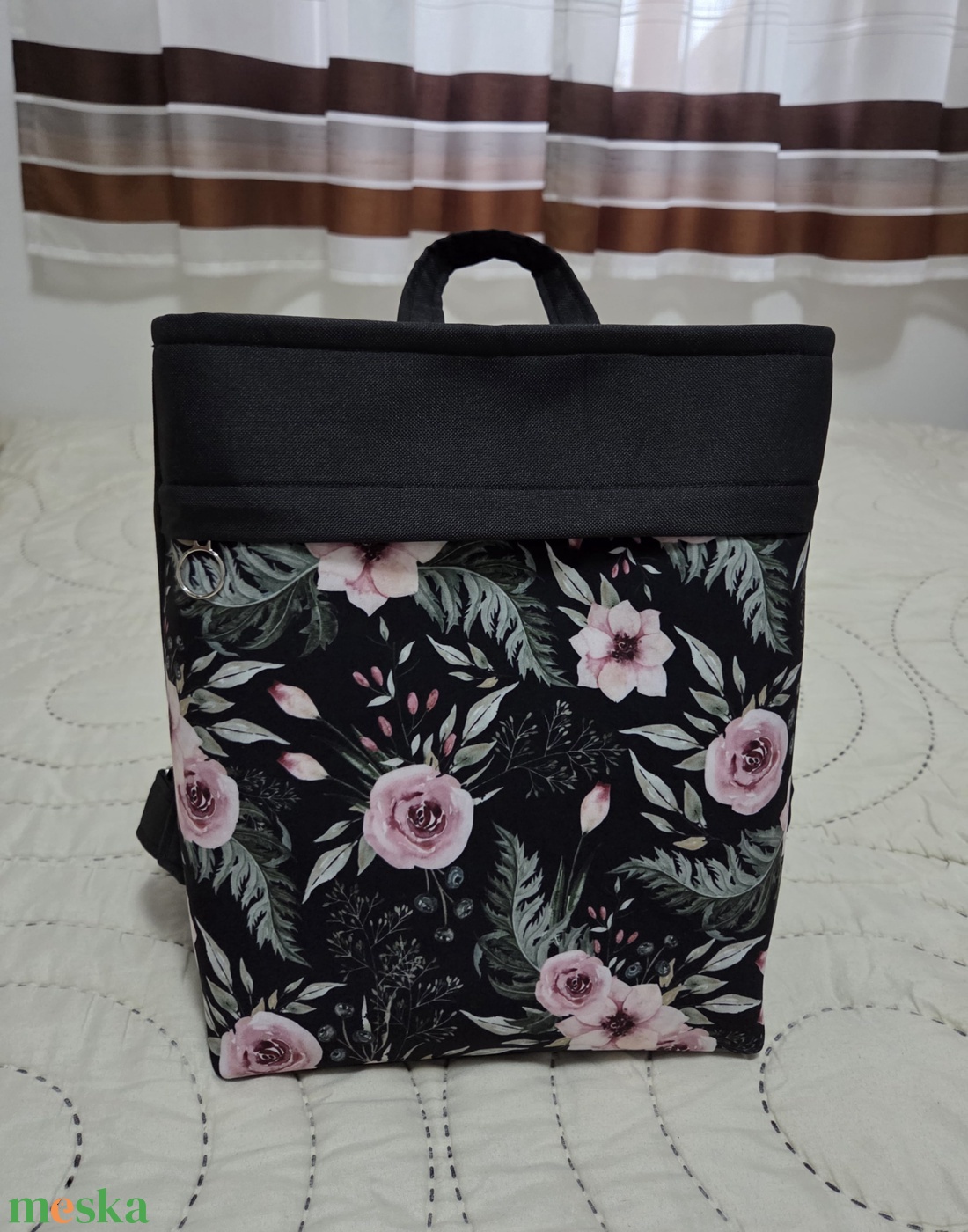 Hátizsák fekete-rózsaszín virágmintás - táska & tok - hátizsák - hátizsák - Meska.hu