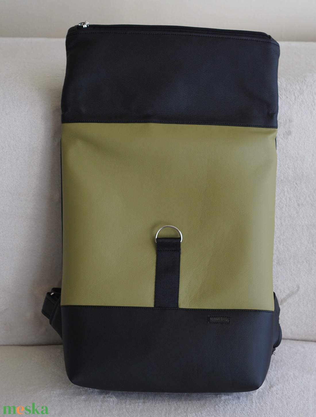 Kihajtható hátizsák fekete-olíva - táska & tok - hátizsák - roll top hátizsák - Meska.hu