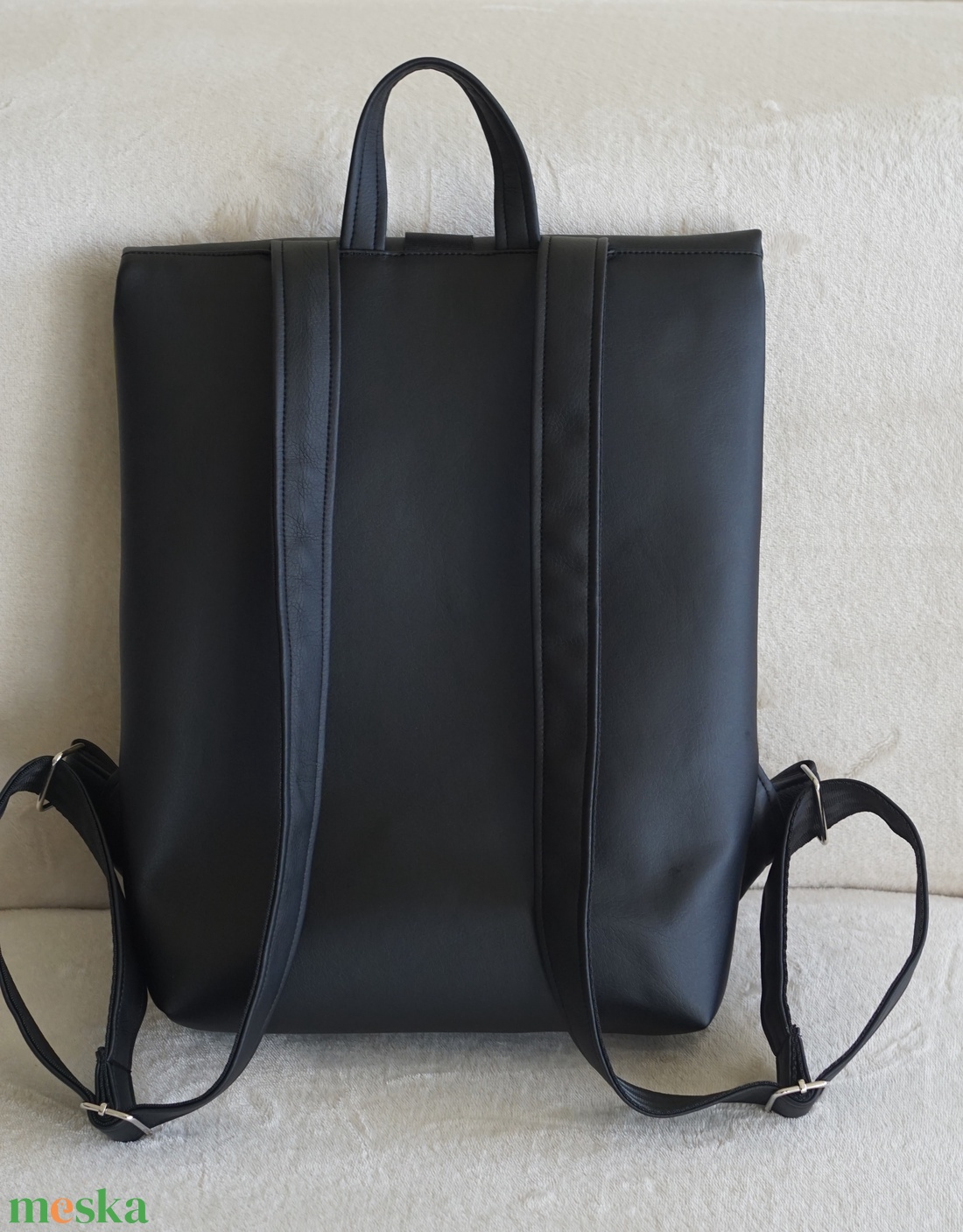 Kihajtható hátizsák fekete-olíva - táska & tok - hátizsák - roll top hátizsák - Meska.hu