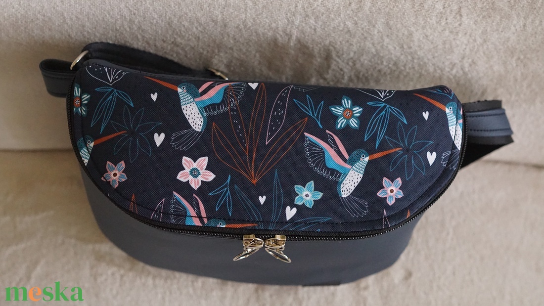 Oldaltáska gránitkék-kolibri mintás - táska & tok - kézitáska & válltáska - vállon átvethető táska - Meska.hu