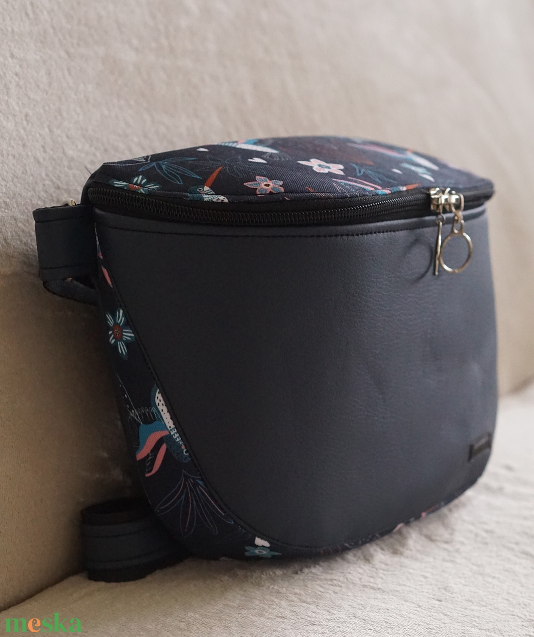 Oldaltáska gránitkék-kolibri mintás - táska & tok - kézitáska & válltáska - vállon átvethető táska - Meska.hu