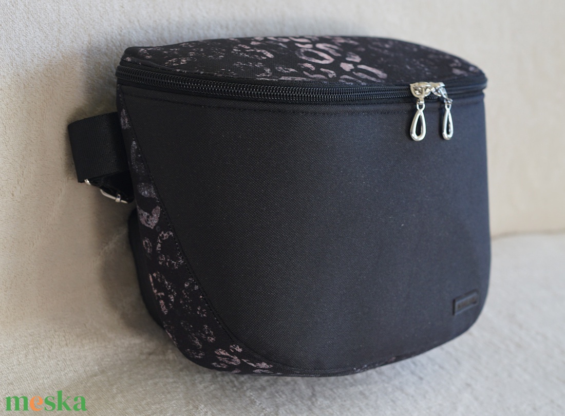 Oldaltáska fekete-mintás - táska & tok - kézitáska & válltáska - vállon átvethető táska - Meska.hu