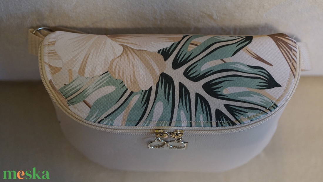 Oldaltáska mandula-zöld mintás - táska & tok - kézitáska & válltáska - vállon átvethető táska - Meska.hu