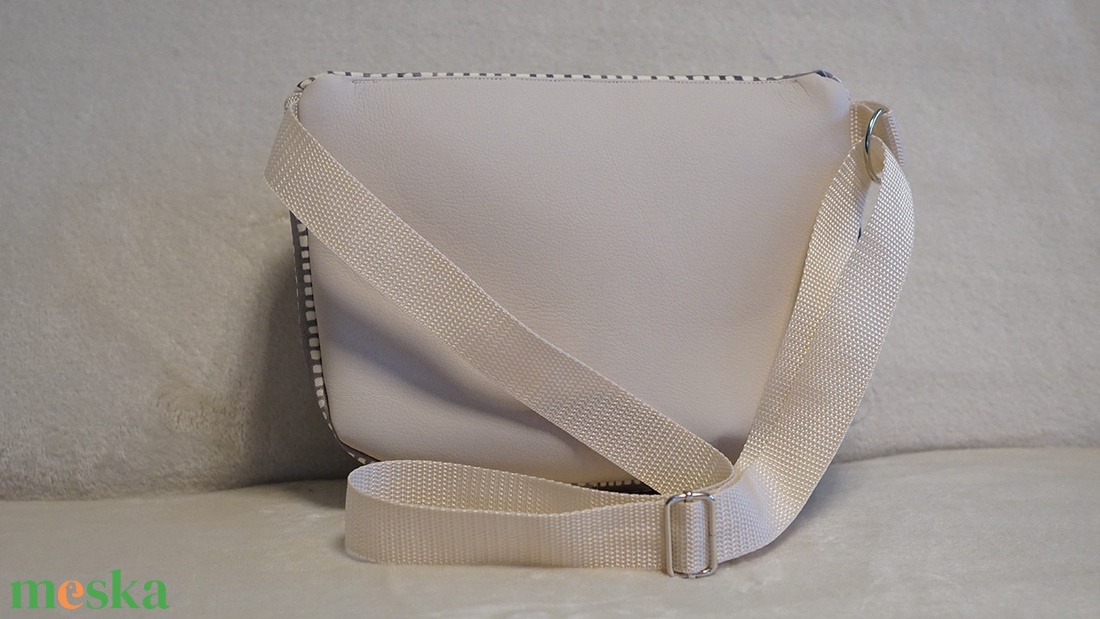 Oldaltáska mandula-afrikai mintás - táska & tok - kézitáska & válltáska - vállon átvethető táska - Meska.hu