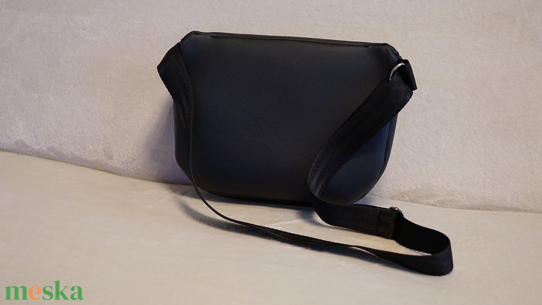 Oldaltáska fekete - metál kék - táska & tok - kézitáska & válltáska - vállon átvethető táska - Meska.hu