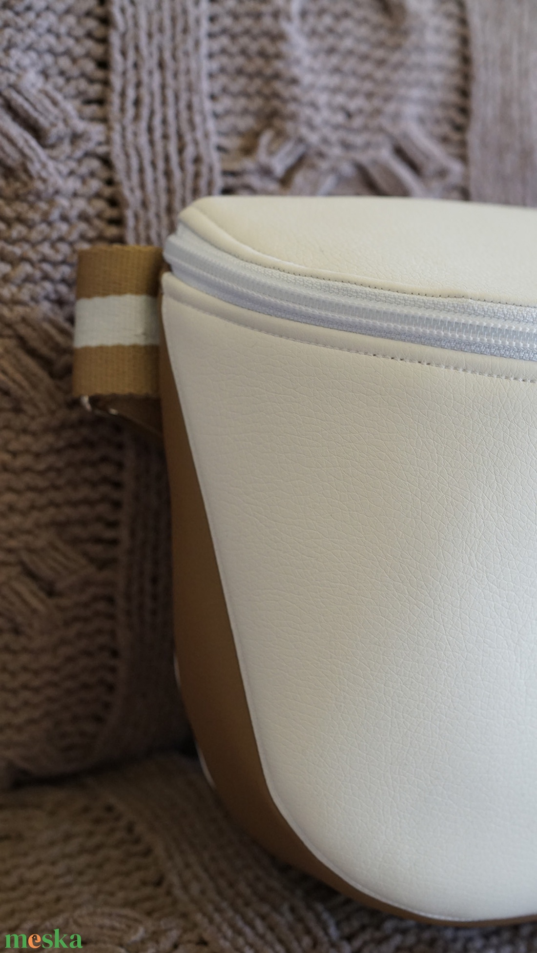 Oldaltáska fehér-barna - táska & tok - kézitáska & válltáska - vállon átvethető táska - Meska.hu