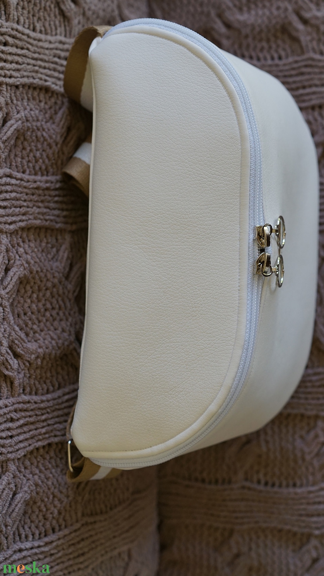 Oldaltáska fehér-barna - táska & tok - kézitáska & válltáska - vállon átvethető táska - Meska.hu