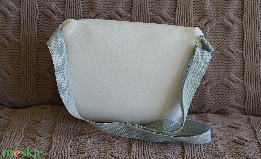 Oldaltáska fehér-ezüst - táska & tok - kézitáska & válltáska - vállon átvethető táska - Meska.hu