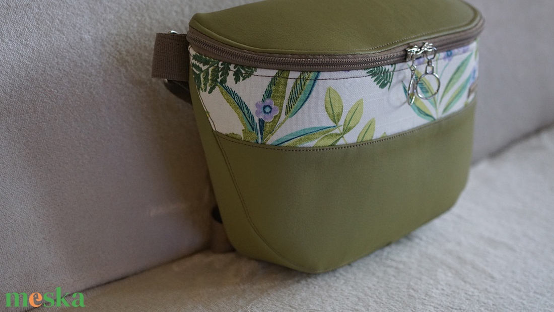 Oldaltáska olívazöld-mintás - táska & tok - kézitáska & válltáska - vállon átvethető táska - Meska.hu