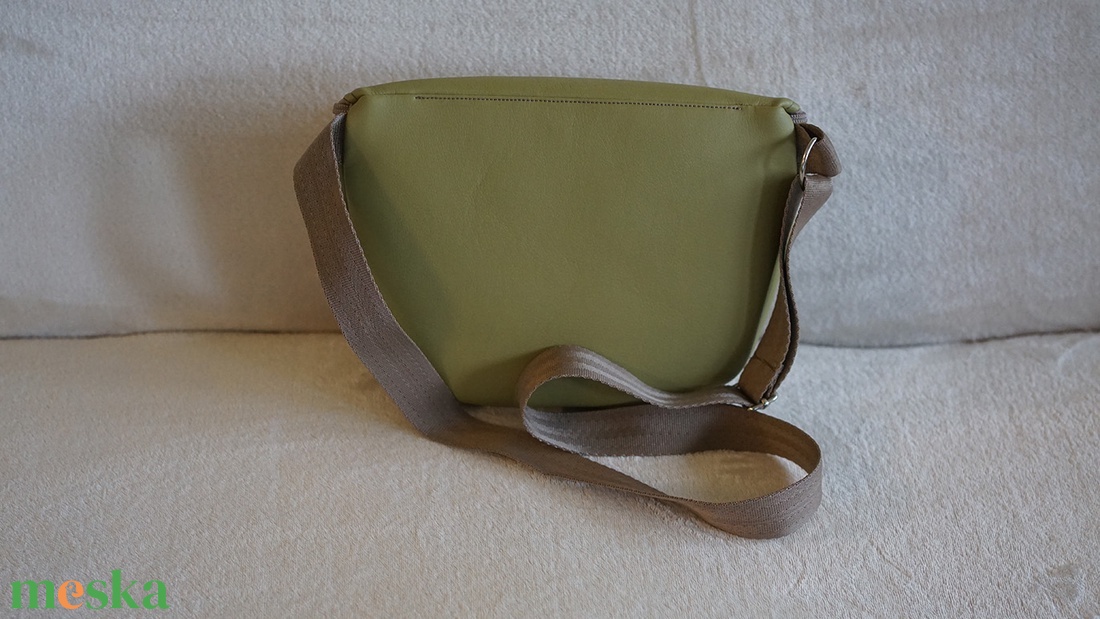 Oldaltáska olívazöld-mintás - táska & tok - kézitáska & válltáska - vállon átvethető táska - Meska.hu