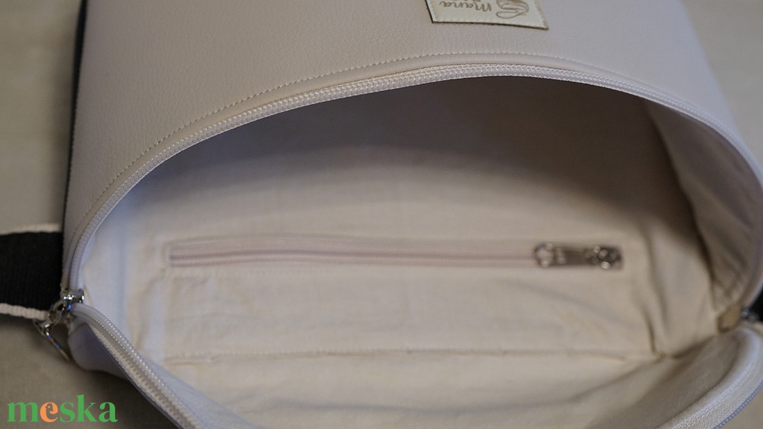 Oldaltáska mandula-fekete - táska & tok - kézitáska & válltáska - vállon átvethető táska - Meska.hu