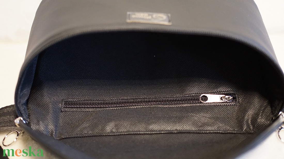 Oldaltáska fekete-olíva zöld - táska & tok - kézitáska & válltáska - vállon átvethető táska - Meska.hu