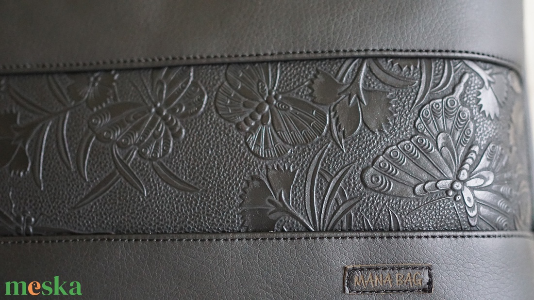 Barna-fekete pillangó mintás oldaltáska - táska & tok - kézitáska & válltáska - vállon átvethető táska - Meska.hu