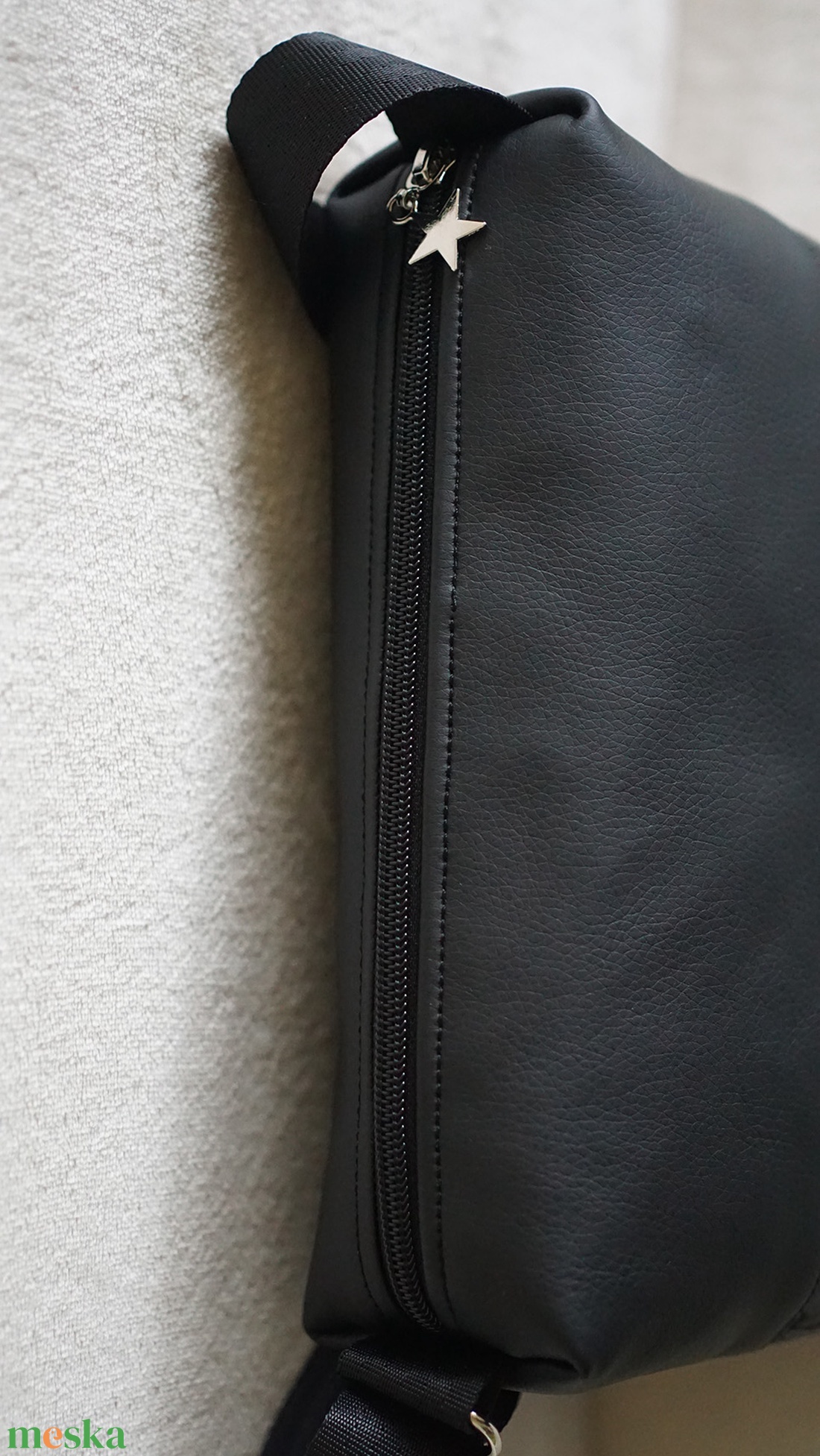 Barna-fekete pillangó mintás oldaltáska - táska & tok - kézitáska & válltáska - vállon átvethető táska - Meska.hu