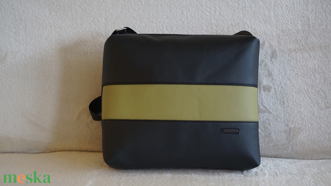 Barna-fekete olívazöld oldaltáska - táska & tok - kézitáska & válltáska - vállon átvethető táska - Meska.hu