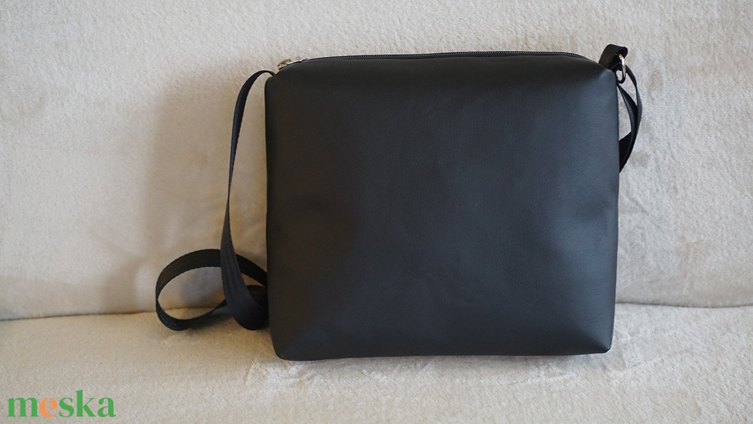 Barna-fekete olívazöld oldaltáska - táska & tok - kézitáska & válltáska - vállon átvethető táska - Meska.hu