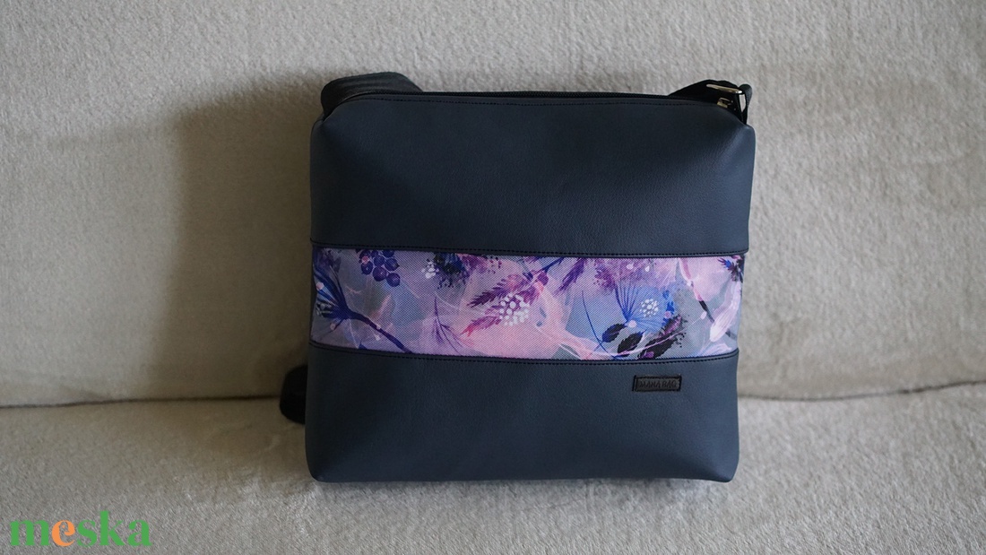 Gárnitkék - lila mintás oldaltáska - táska & tok - kézitáska & válltáska - vállon átvethető táska - Meska.hu