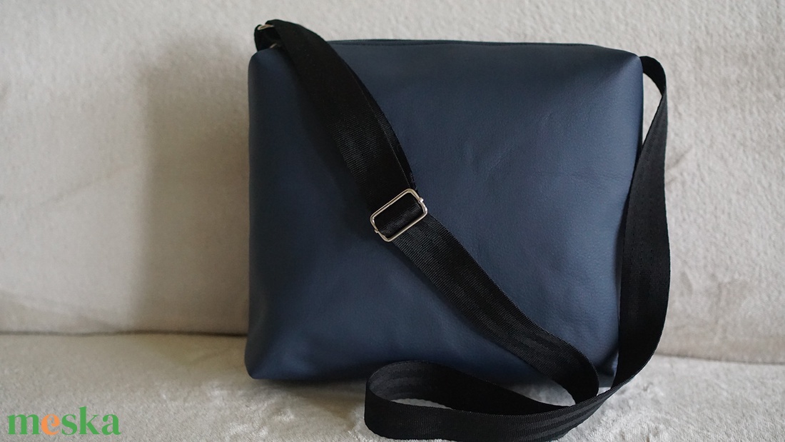 Gárnitkék - lila mintás oldaltáska - táska & tok - kézitáska & válltáska - vállon átvethető táska - Meska.hu